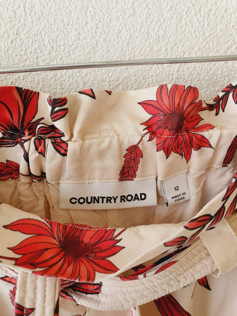 Country Road Shorts M