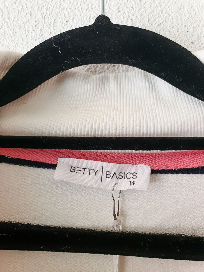 Betty Basics Top L