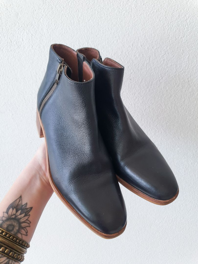 Noir Footwear EUR 38