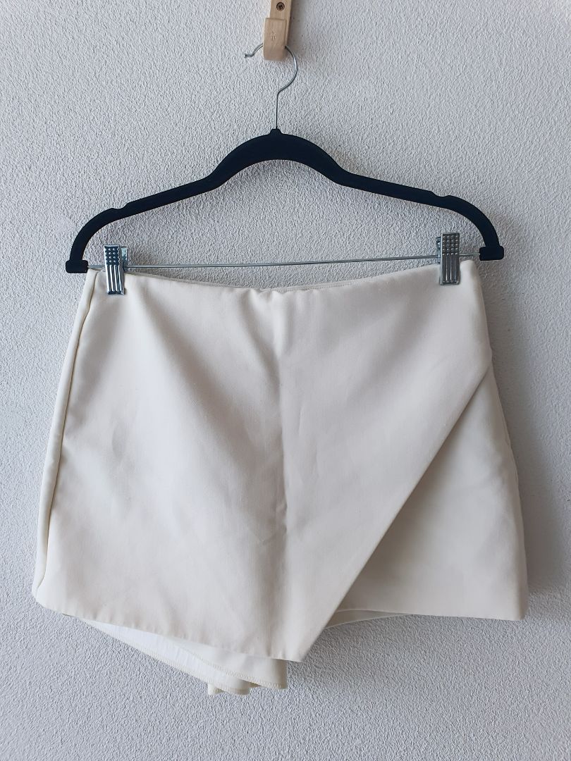 Zara Shorts L