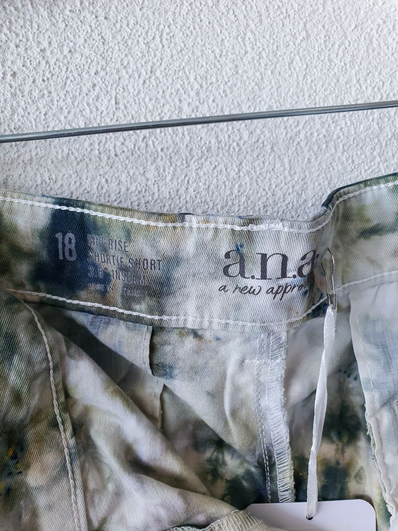 Anna a new approach Shorts XL