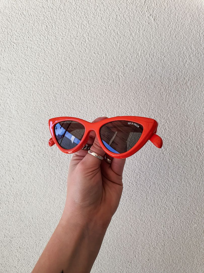 VEUX Sunglasses OS - regenerate fashion display picture 1