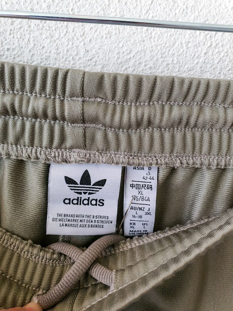 ADIDAS pants L