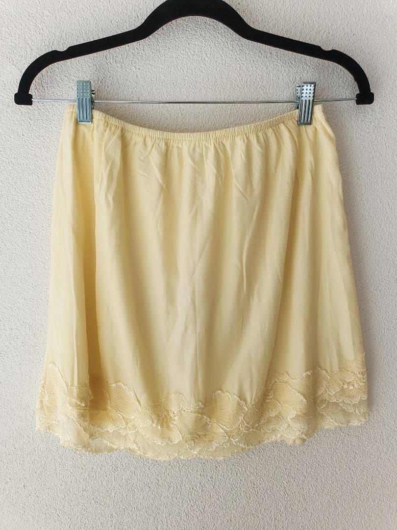 BY FRANKIE Skirt L