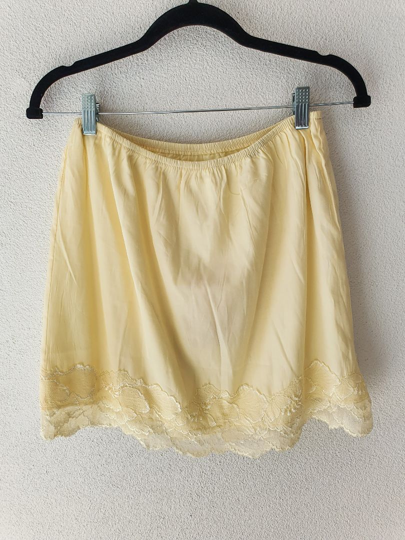 BY FRANKIE Skirt L