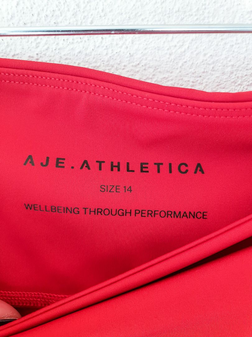 AJE ATHLETICA Shorts M