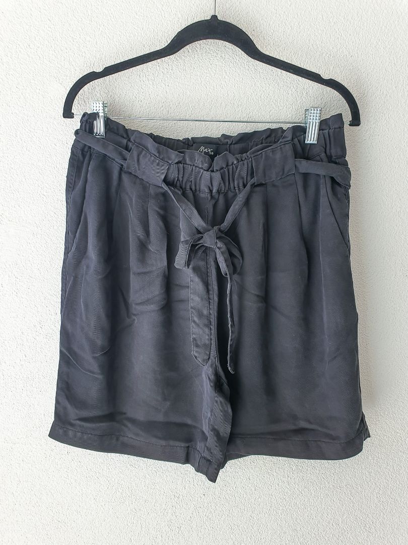 MAX Shorts M