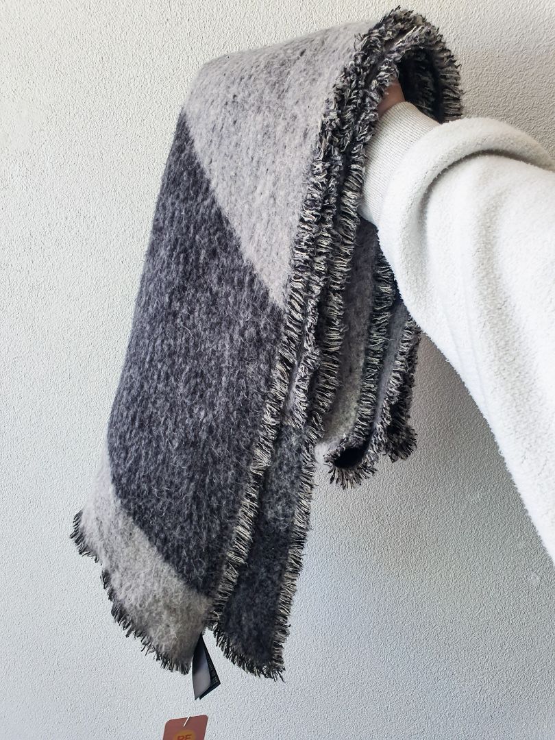 H&M scarf OS
