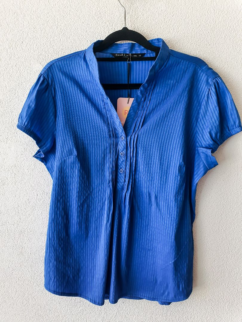 Ella J Top M