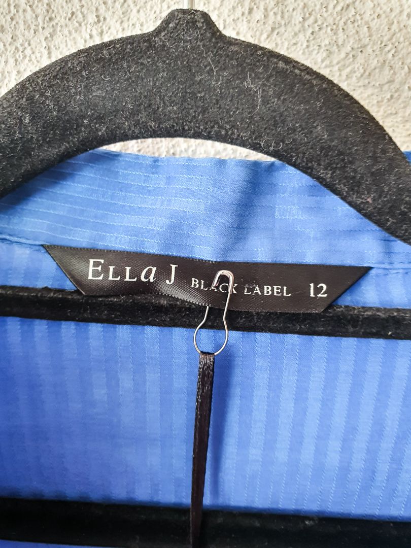 Ella J Top M