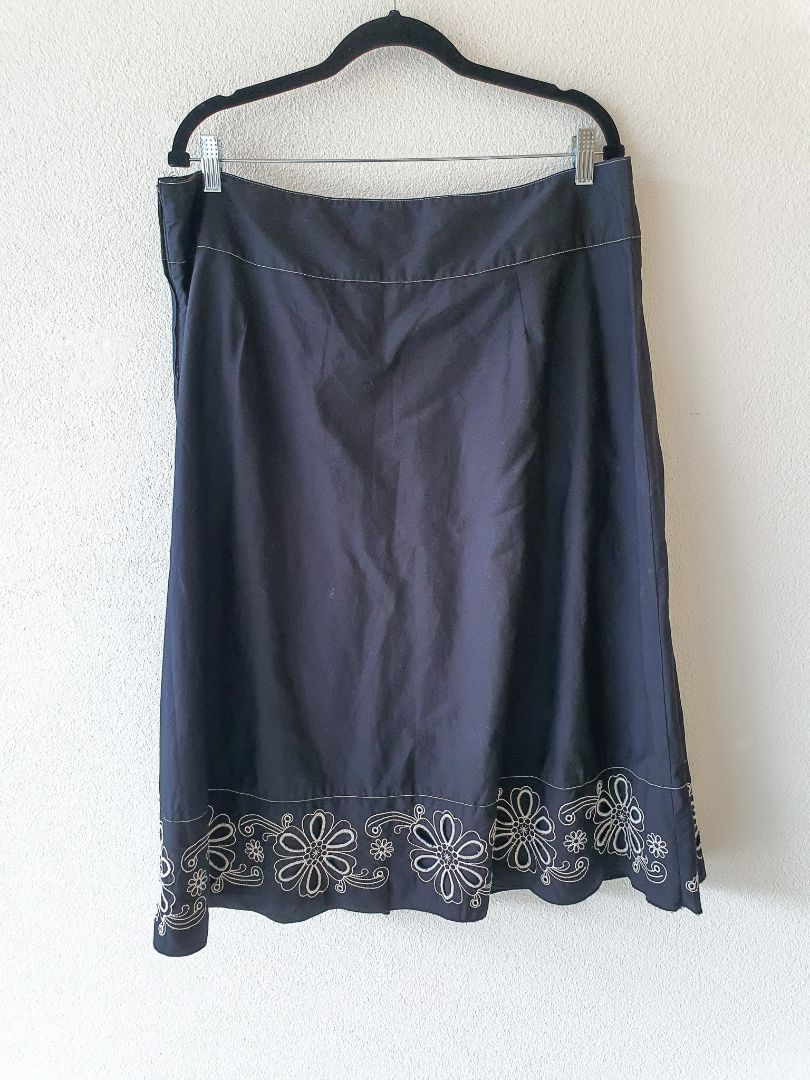 CITY CASUALS Skirt XL
