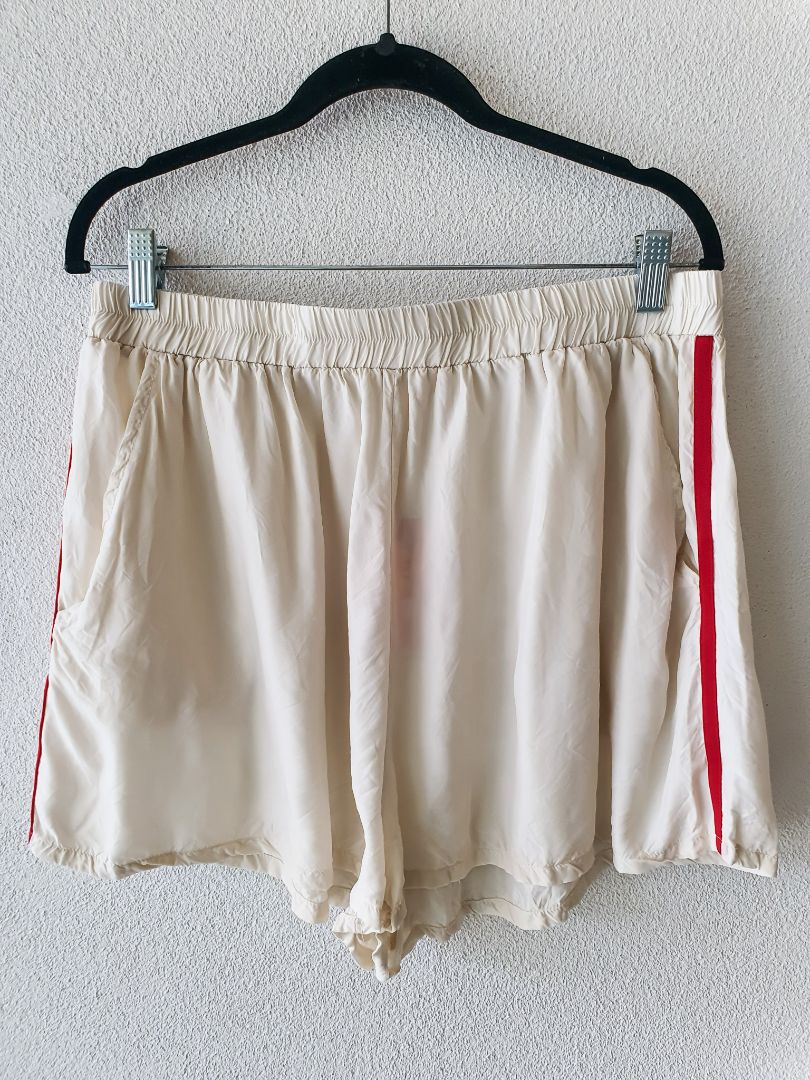 VRG GRL Shorts L