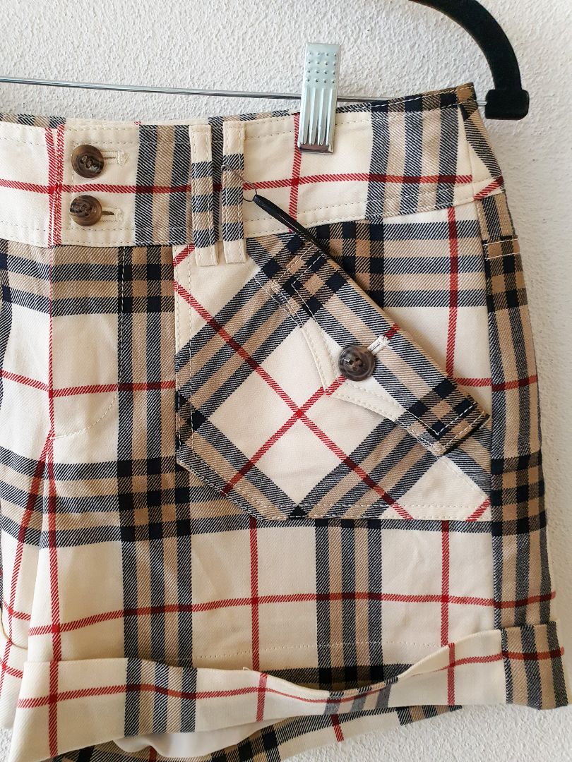 BURBERRY Shorts S