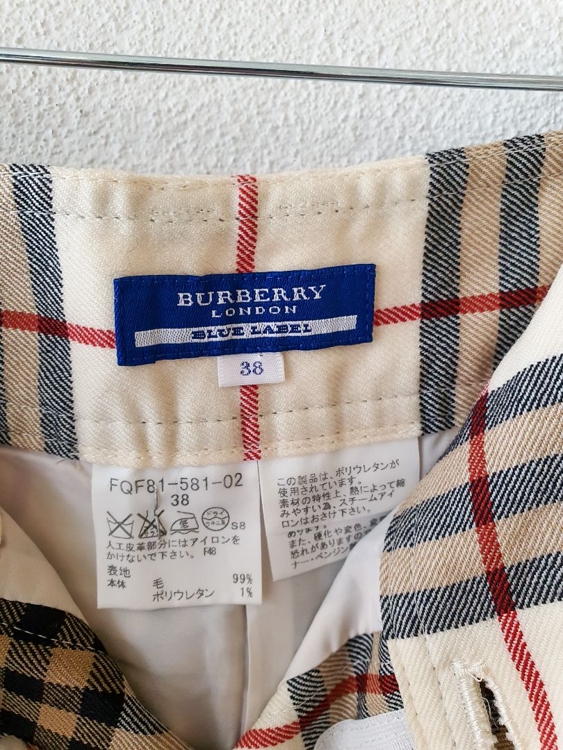 BURBERRY Shorts S
