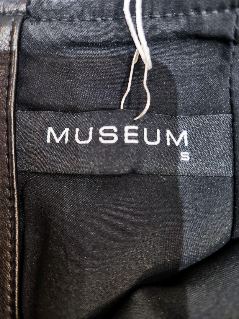 Museum Skirt S
