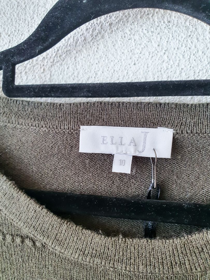 Ella J Top S
