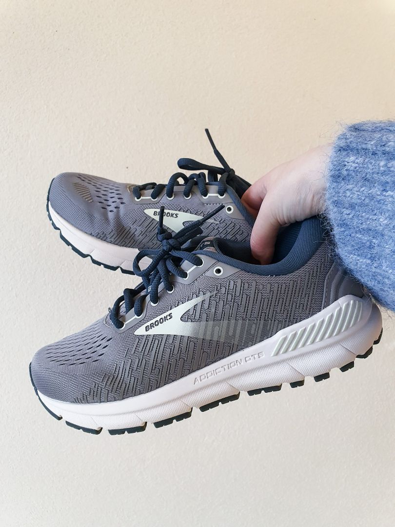Brooks Shoes 8.5