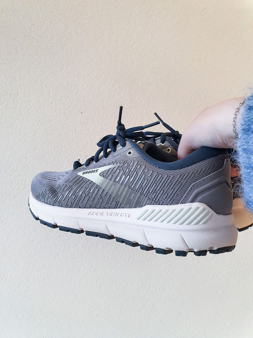 Brooks Shoes 8.5