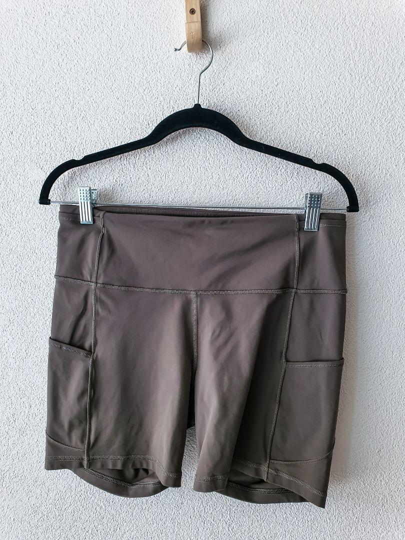 Lululemon Shorts L