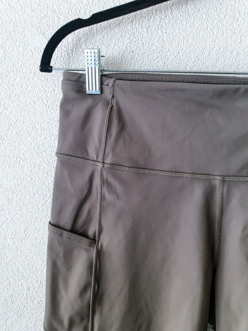 Lululemon Shorts L