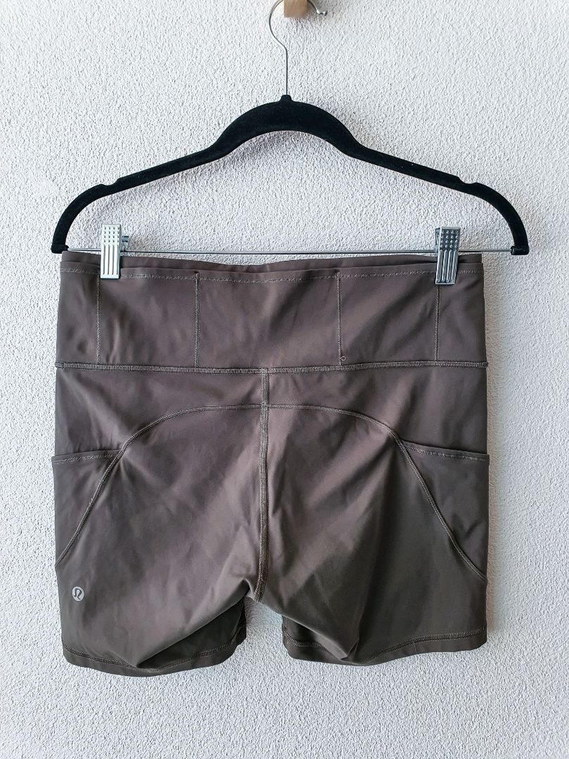 Lululemon Shorts L