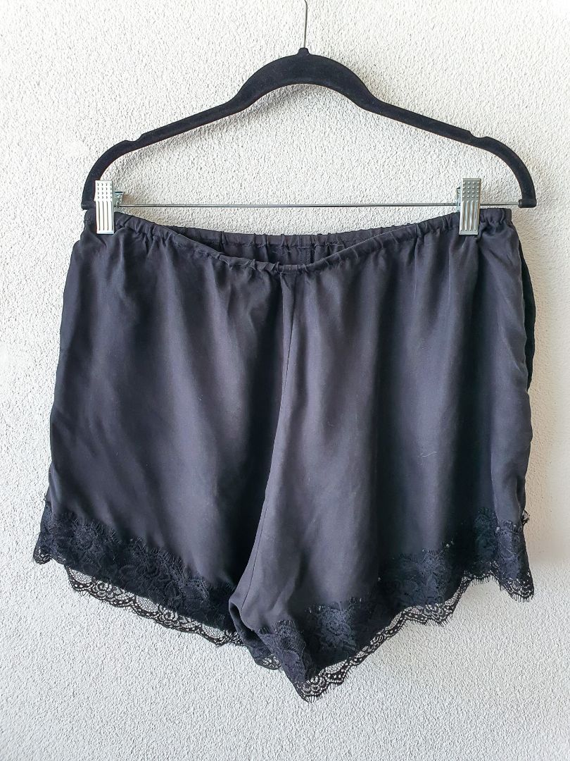 Afends Shorts L
