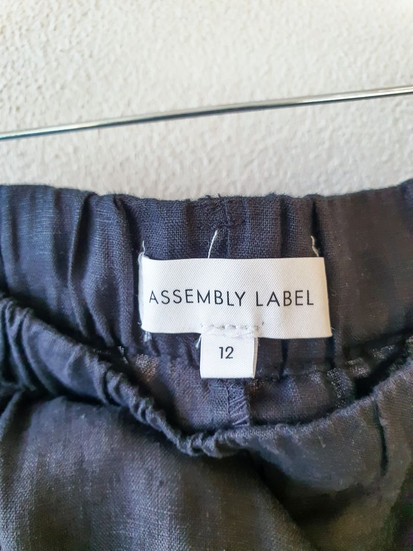 Assembly Label pants M