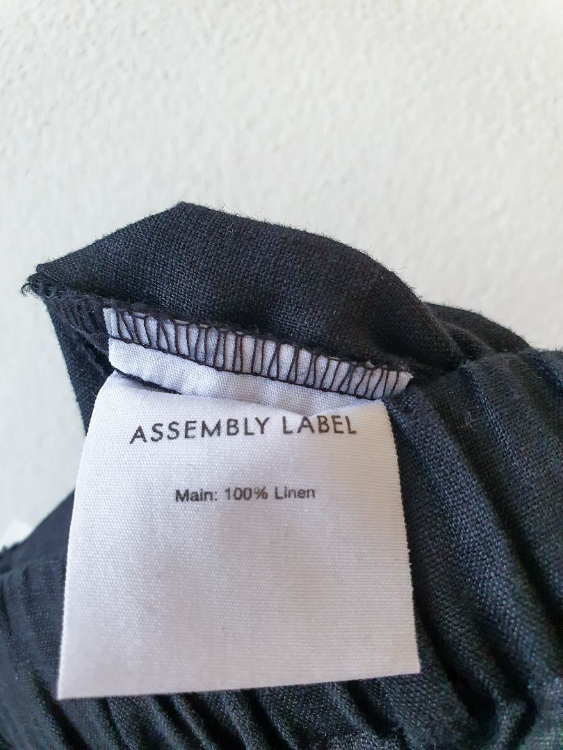 Assembly Label pants M