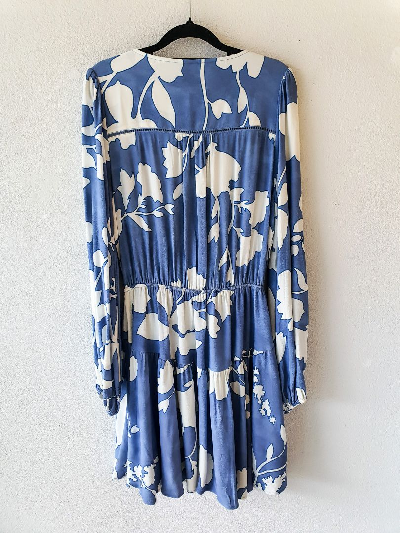 Kivari Dress M