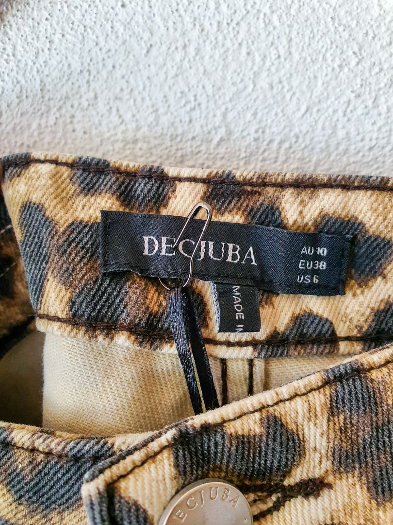 Decjuba Shorts S