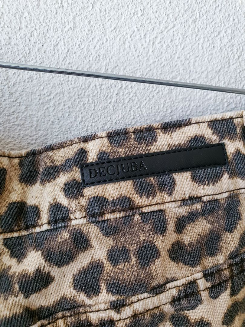 Decjuba Shorts S