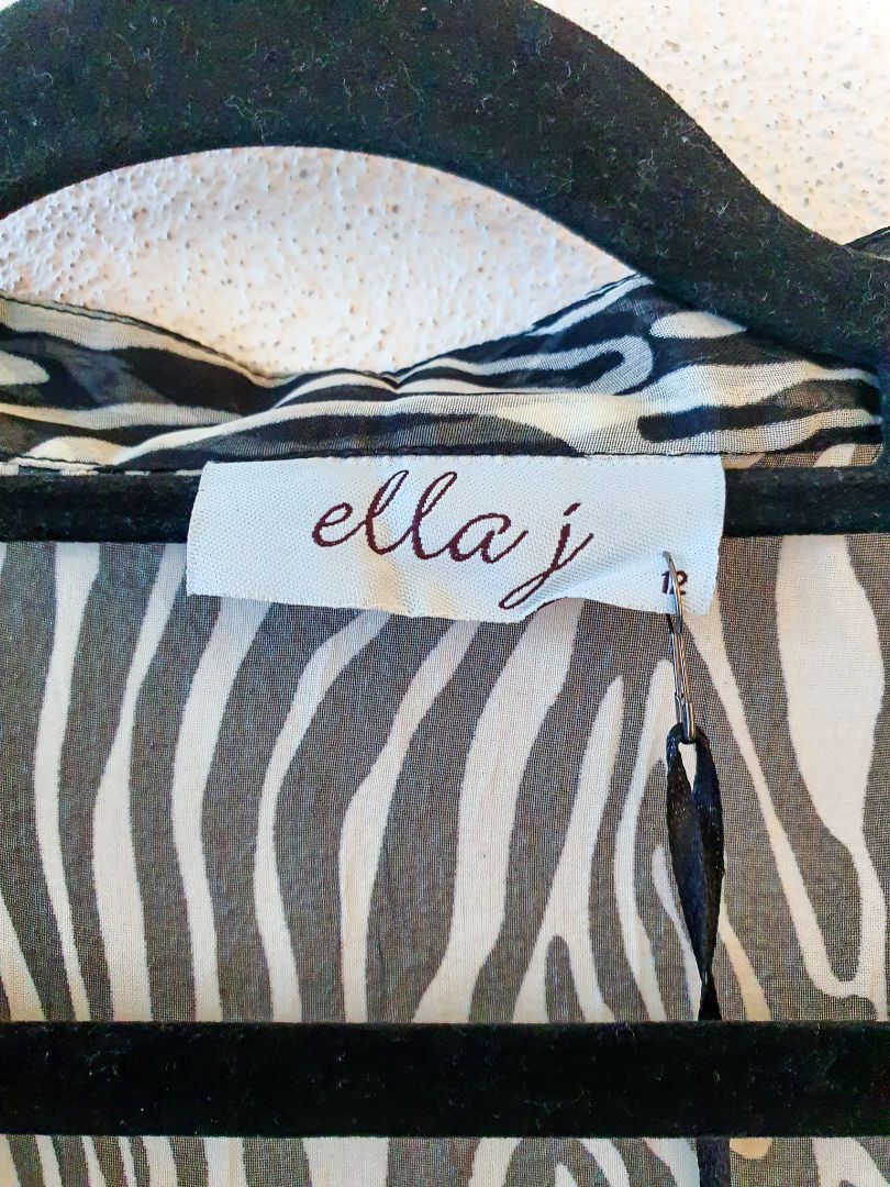 Ella J Top M