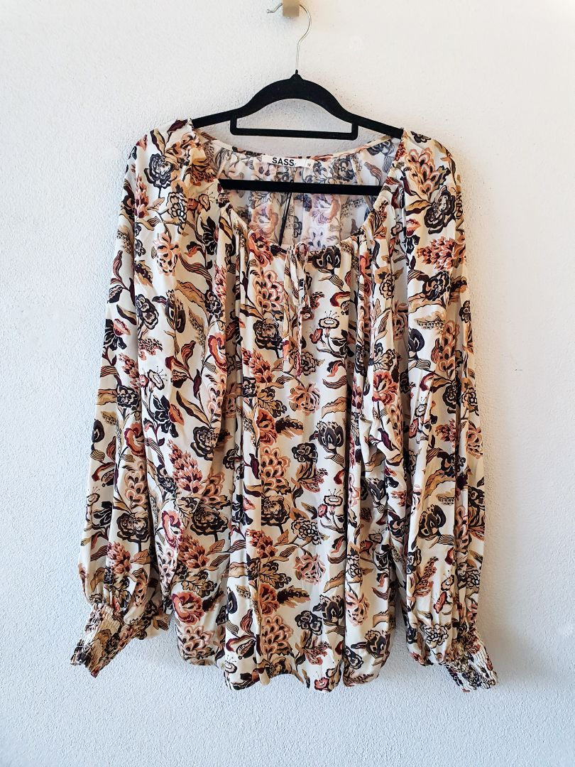 Sass Top S