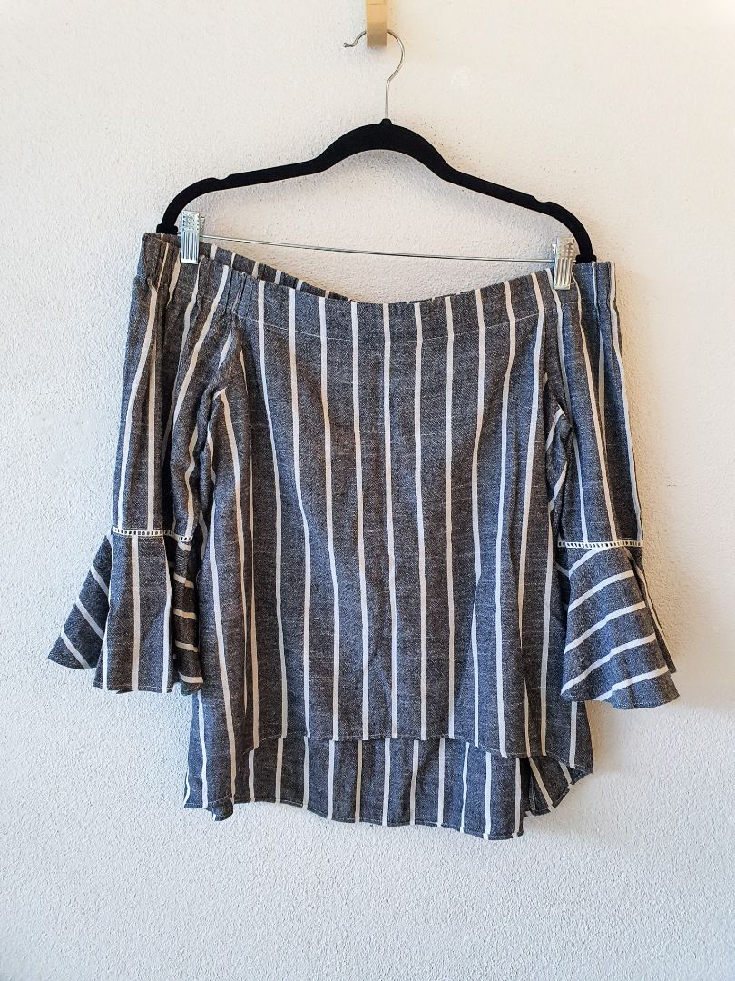 Seeking Lola Top M