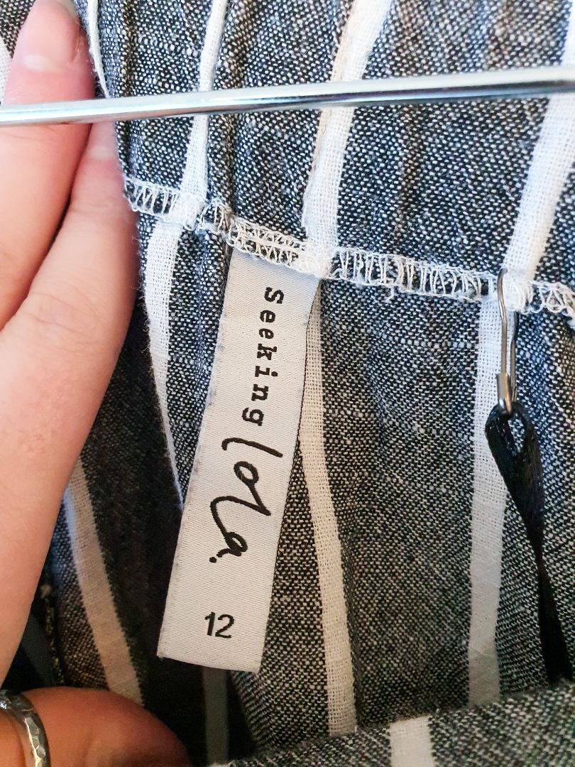 Seeking Lola Top M