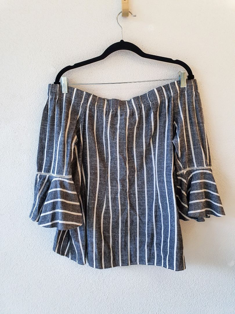 Seeking Lola Top M