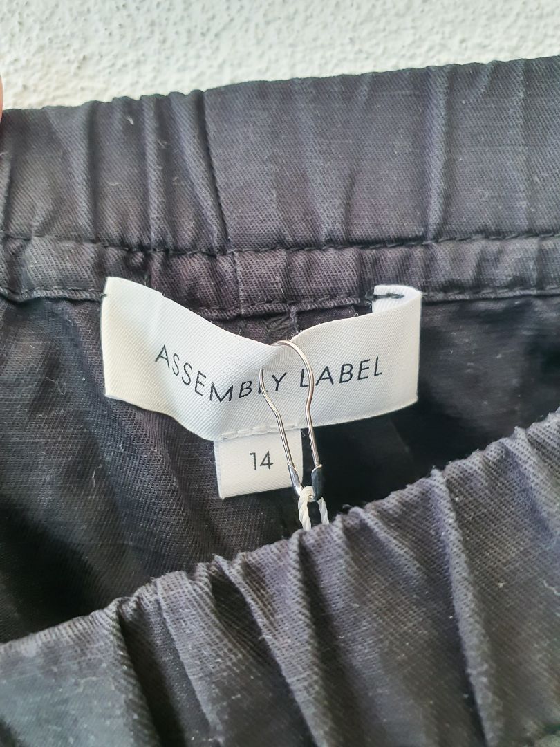 Assembly Label pants L
