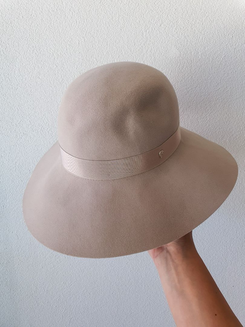 Helen Kaminski Hat M