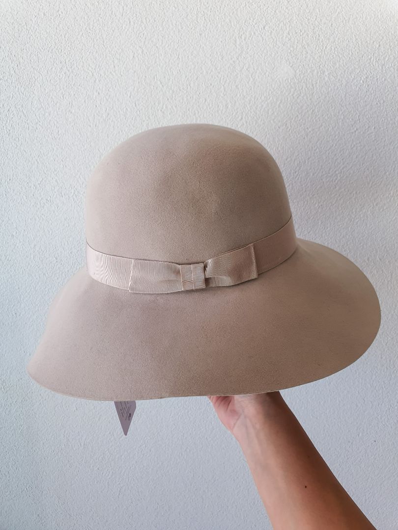 Helen Kaminski Hat M