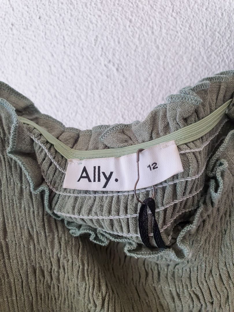 Ally Dress M