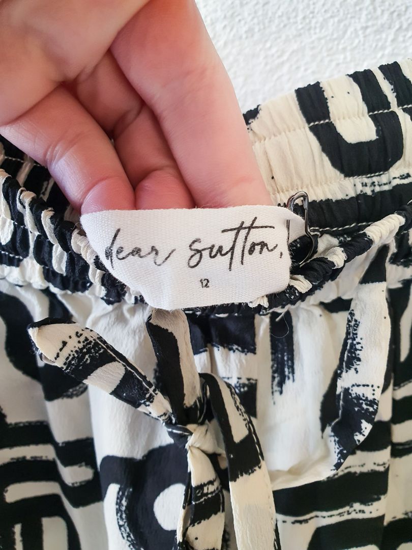Dear Sutton pants M