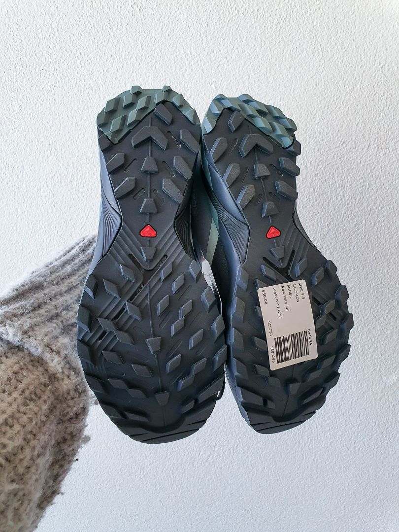 Salomon Shoes 5.5