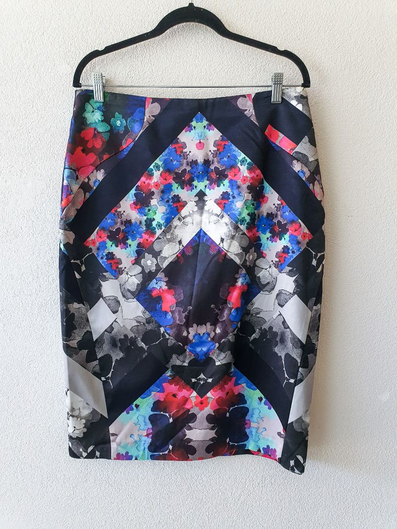 Veronika Maine Skirt L