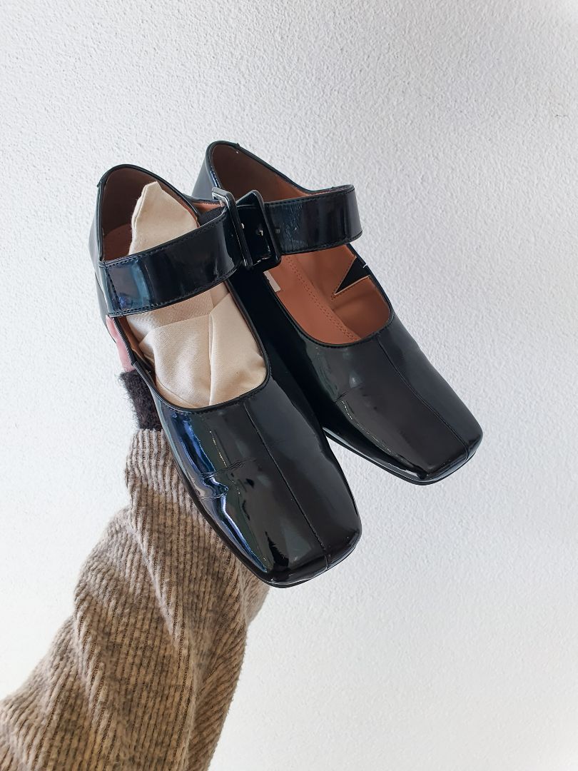 About Arianne Shoes EUR37