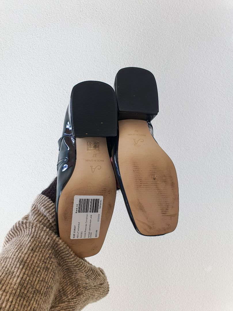 About Arianne Shoes EUR37