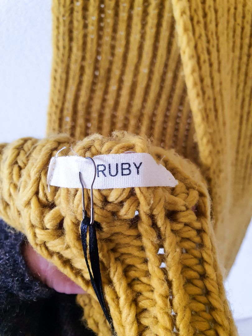 Ruby scarf OS