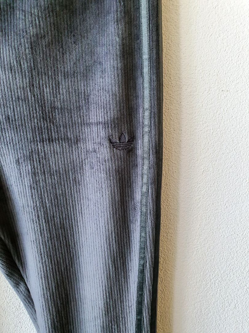 Adidas pants L