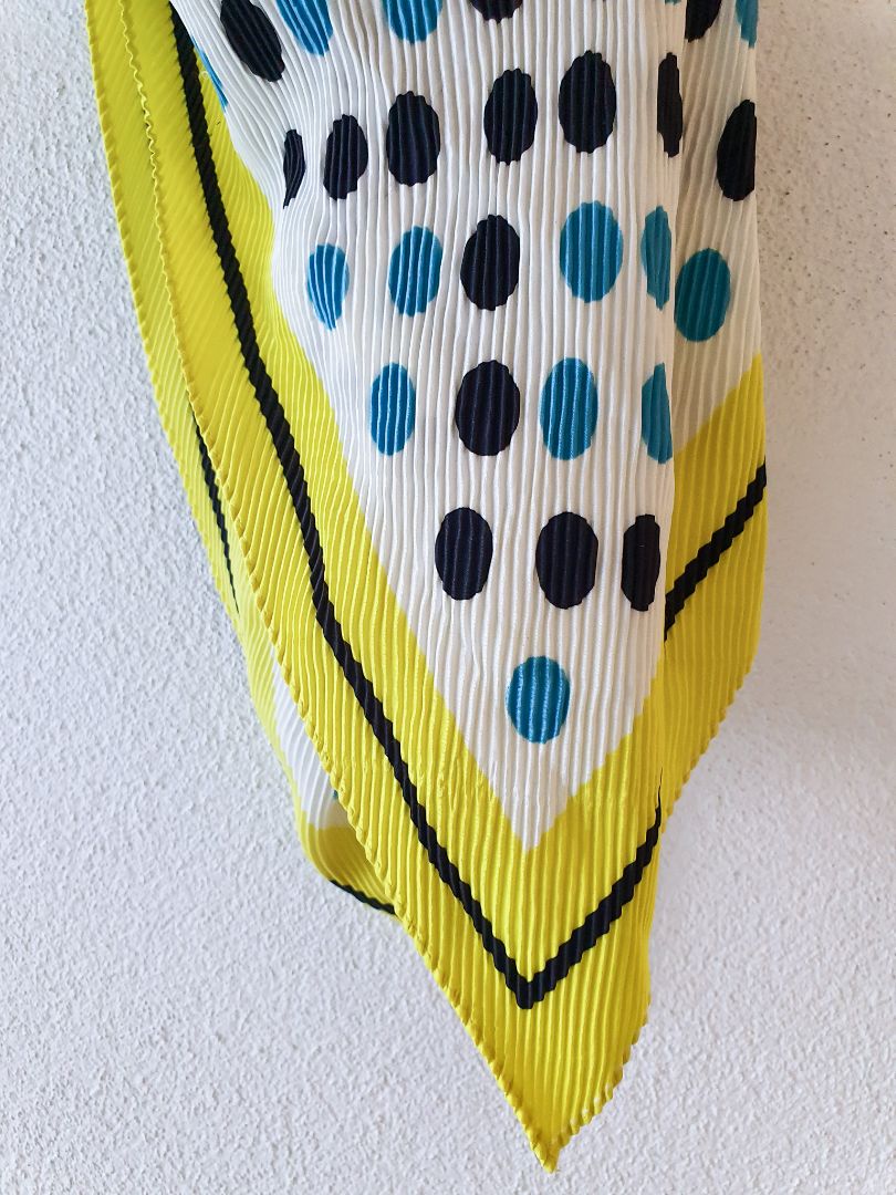 Zara scarf OS