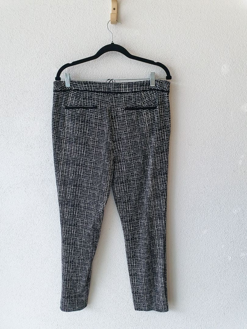 Jacqui E pants L