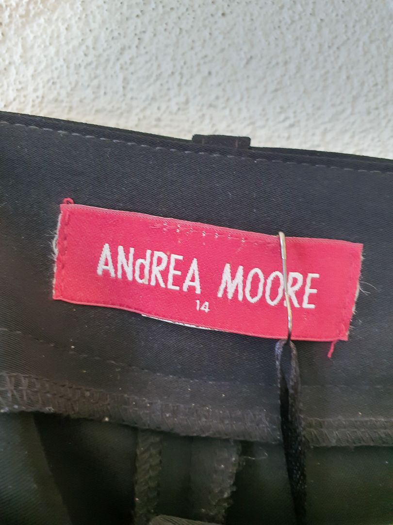 Andrea Moore pants L